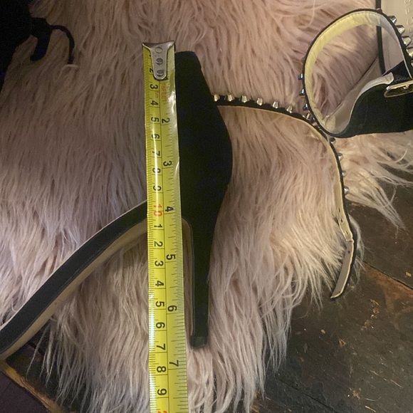 Marc Fisher size 9 ‘studded’ heels - Picture 5 of 7